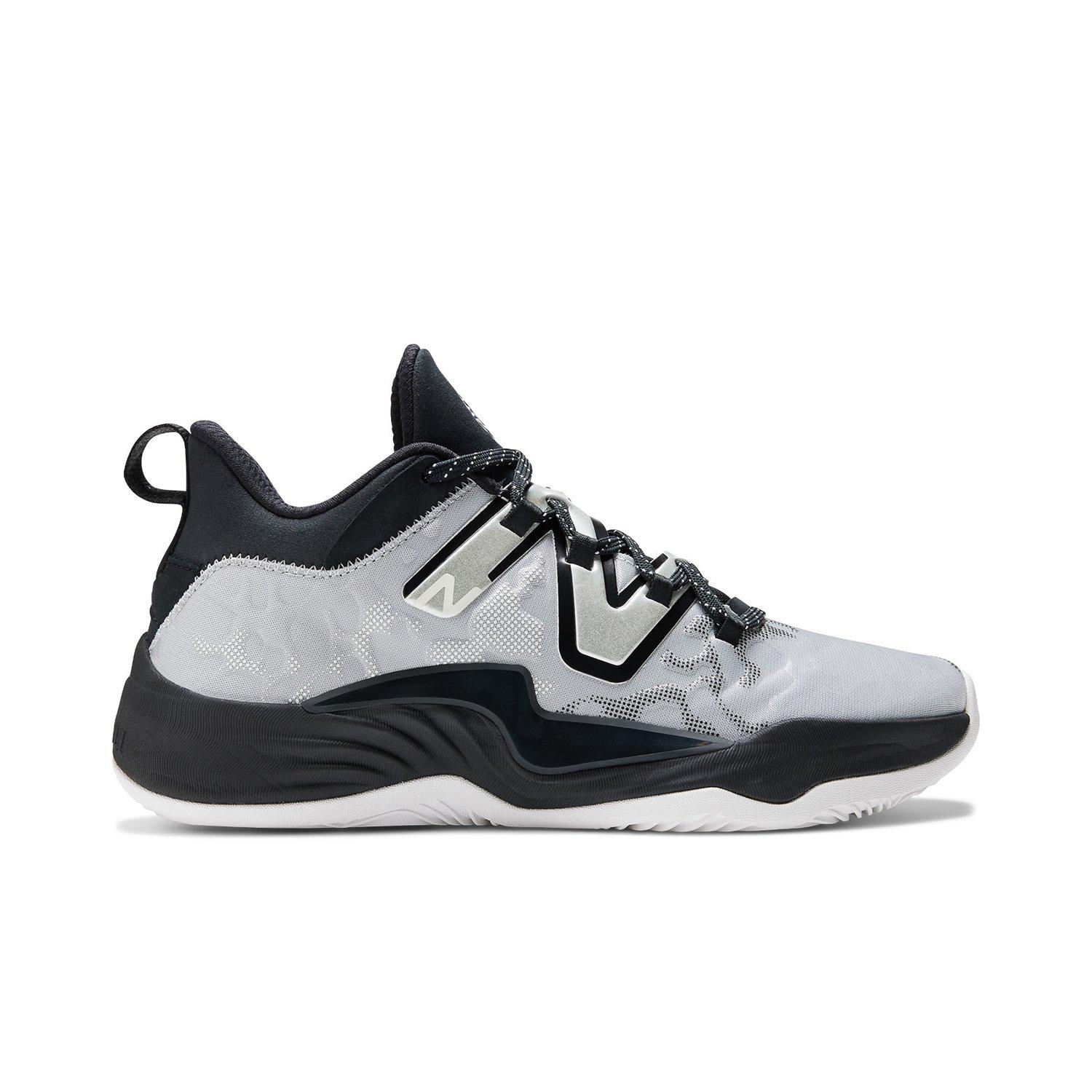 Men's new balance basketball sneakers hotsell